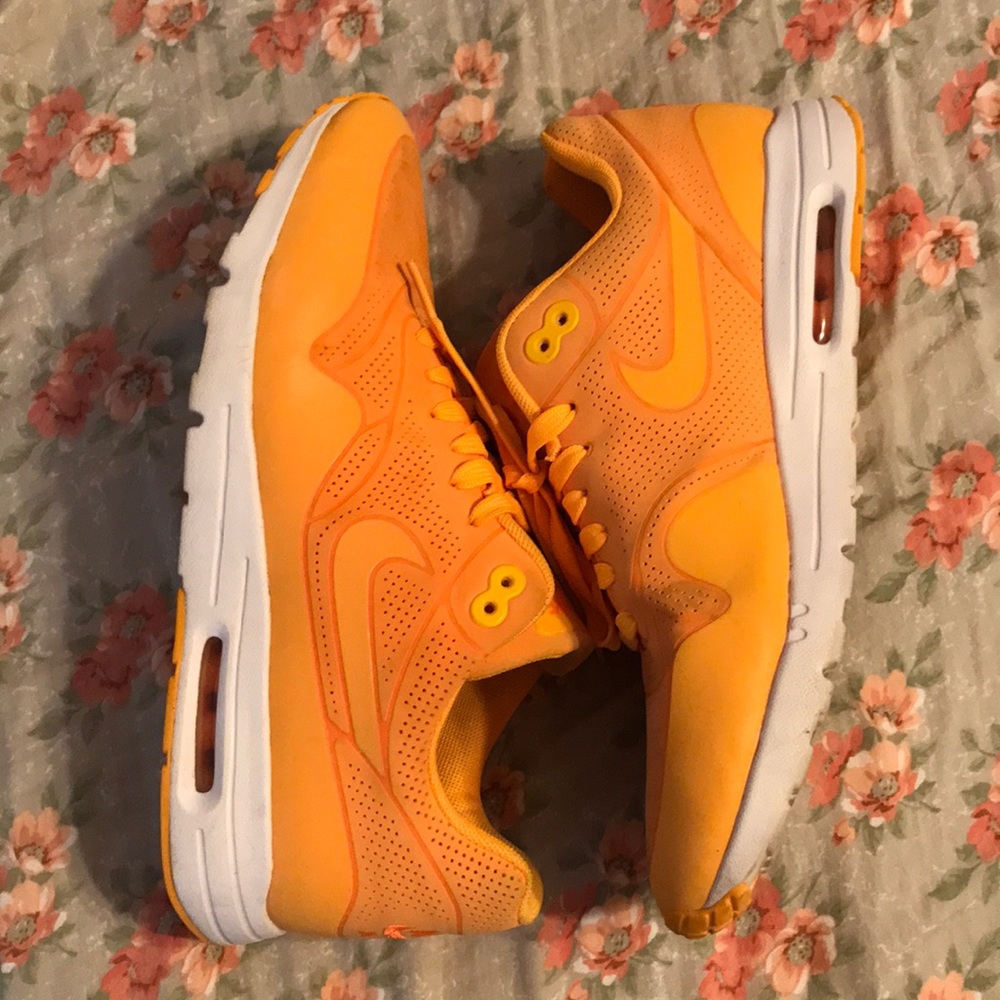 Nike air maxes